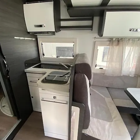캠프장 Magnifica Autocaravana Adria Matrix Axess 670sl